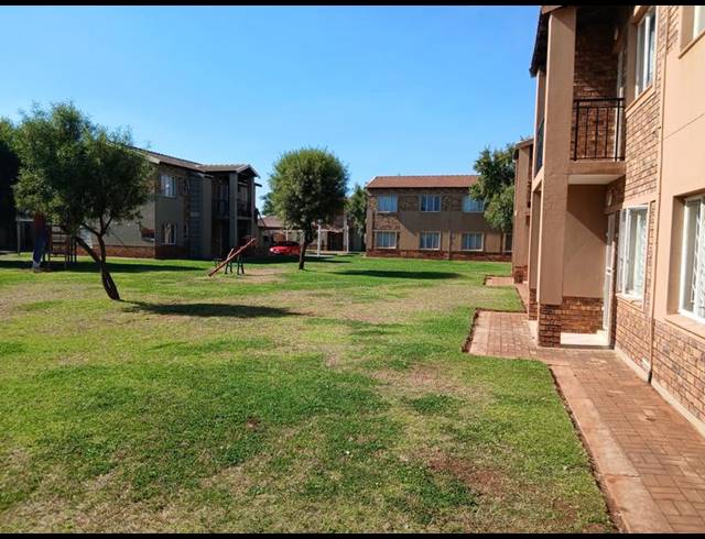 2 BEDROOM APARTMENT FOR SALE IN PROTEA GLEN
